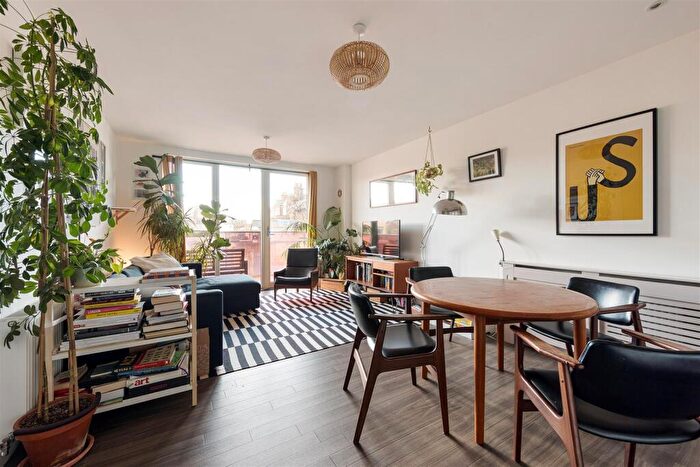 2 Bedroom Flat For Sale In Marlowe Road, Walthamstow, E17