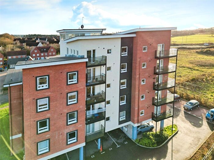 2 Bedroom Flat For Sale In Webster Close, Bracknell, Berkshire, RG12