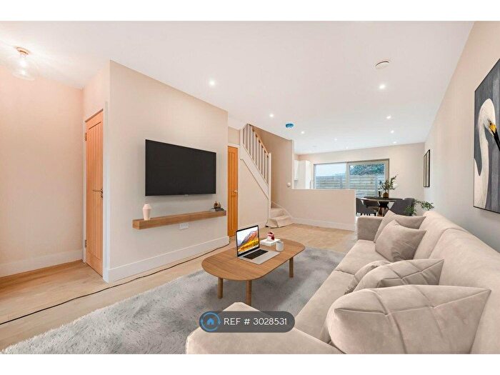2 Bedroom Terraced House To Rent In Croft Hall, TN8