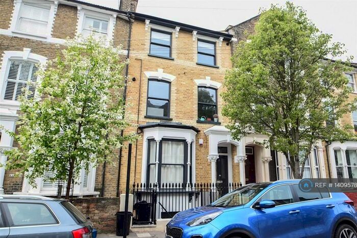 3 Bedroom Flat To Rent In Reighton Road, London, E5