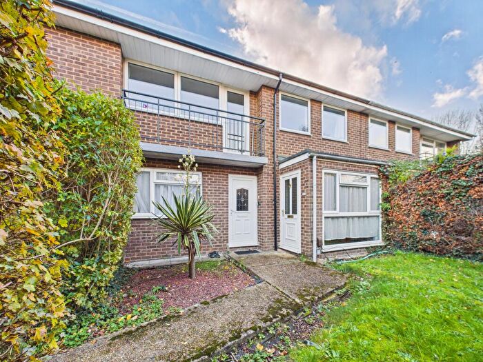 2 Bedroom Maisonette For Sale In Borodin Close, Basingstoke, RG22