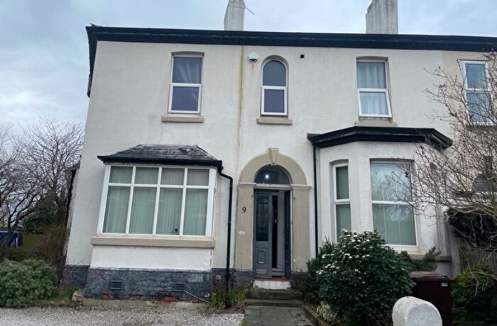 4 Bedroom Semi Detached House For Sale In Claremont Road, Birkdale, PR8