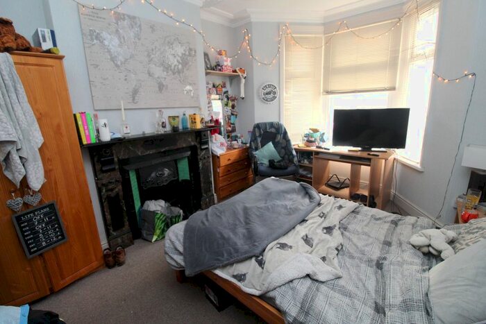 5 Bedroom Property To Rent In Lisvane Street, Cathays, Cardiff CF24