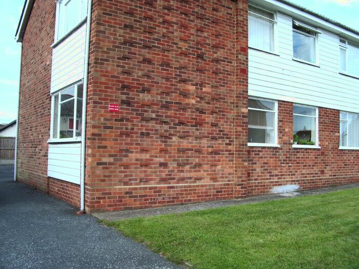 1 Bedroom Flat To Rent In Maple Close, Rough Common, CT2