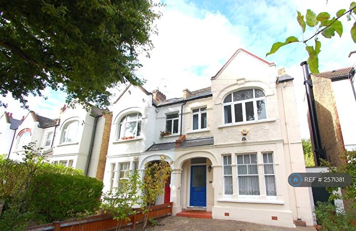 6 Bedroom Semi-Detached House To Rent In Fontenoy Road, London, SW12