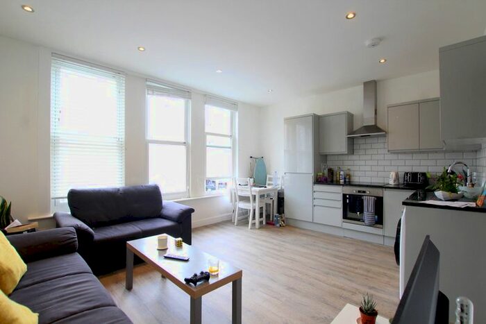 2 Bedroom Flat To Rent In Bellevue Road, London, SW17