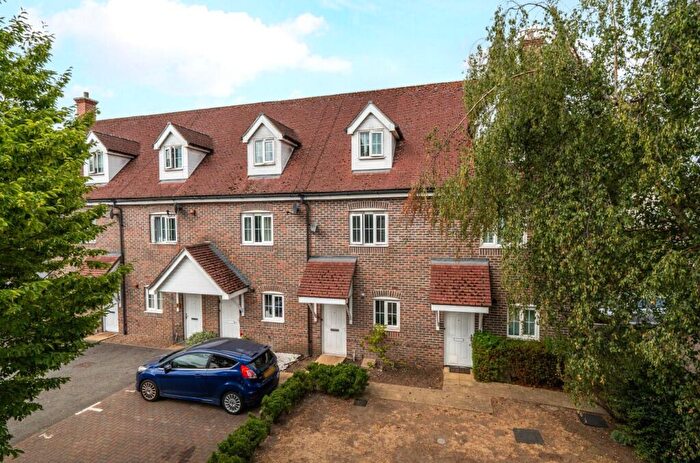 3 Bedroom Terraced House For Sale In Stoke Mill Close, Guildford, Surrey, GU1