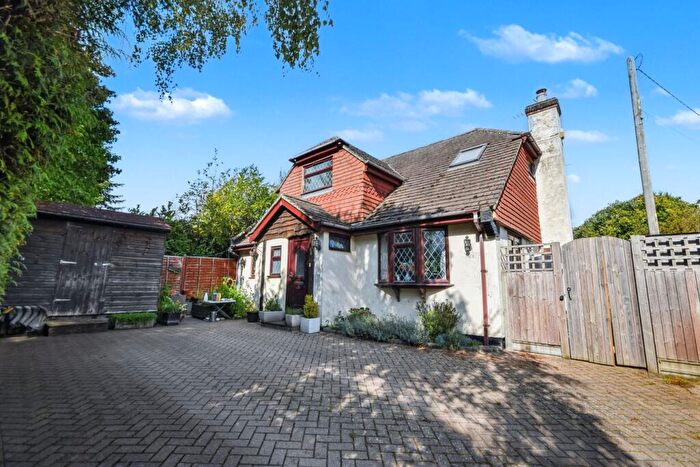 3 Bedroom Detached House For Sale In Fullers Road, Rowledge, Farnham, GU10