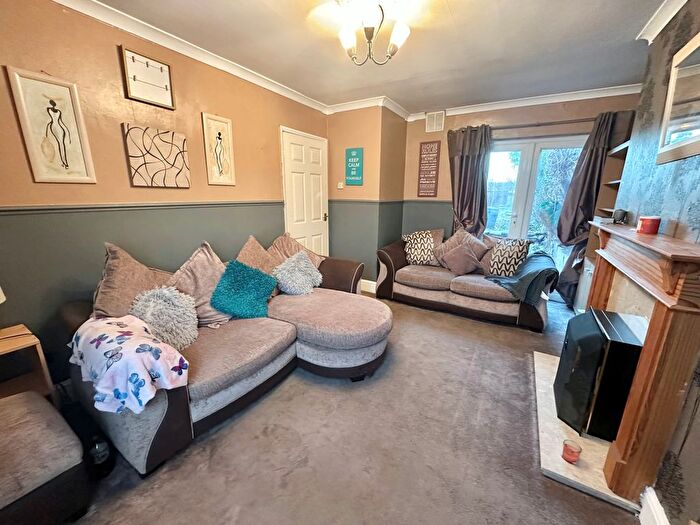 3 Bedroom End Of Terrace House For Sale In Booth Crescent, Mansfield, NG19