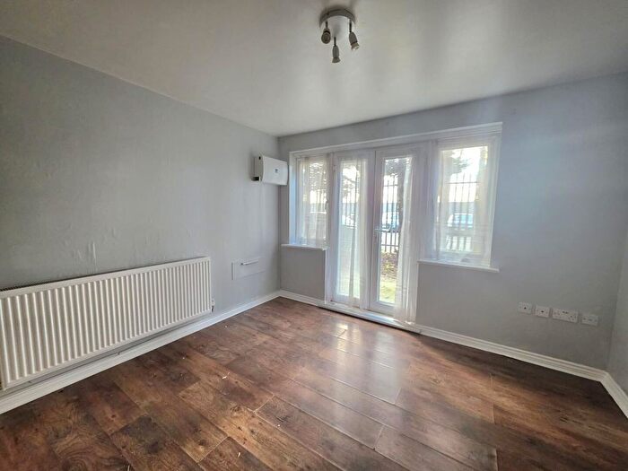 2 Bedroom Flat To Rent In Capstan Drive, Rainham, RM13