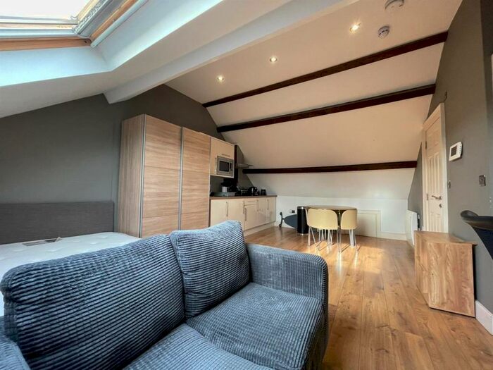 1 Bedroom Private Hall To Rent In St. Leonards Gate, Lancaster, LA1