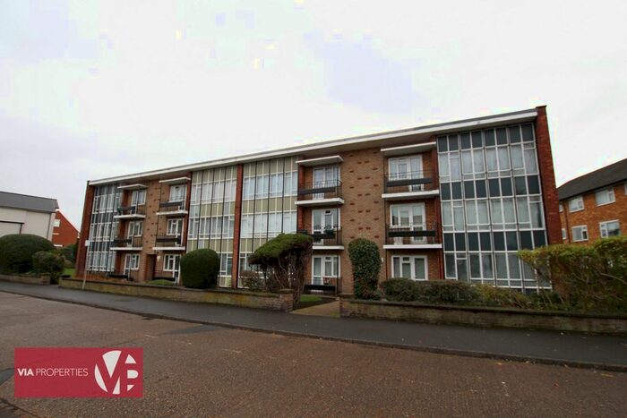 2 Bedroom Flat To Rent In High Street, Cheshunt EN8