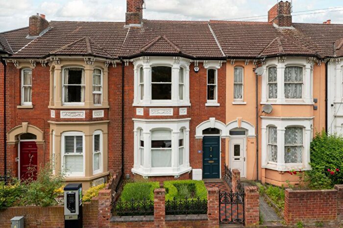 4 Bedroom Terraced House For Sale In Foster Hill Road, Bedford, MK41