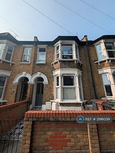 2 Bedroom Flat To Rent In Coppermill Lane, London, E17