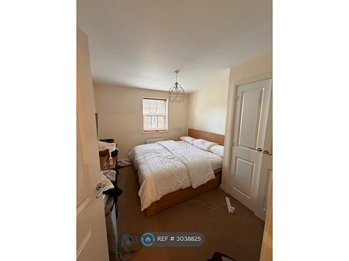 2 Bedroom Flat To Rent In Horseshoe Crescent, Birmingham, B43