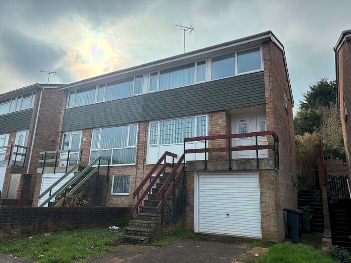 3 Bedroom House To Rent In Woodwater Lane, Exeter, EX2