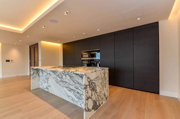 3 Bedroom Flat To Rent In Park Street, Chelsea Creek, London, SW6