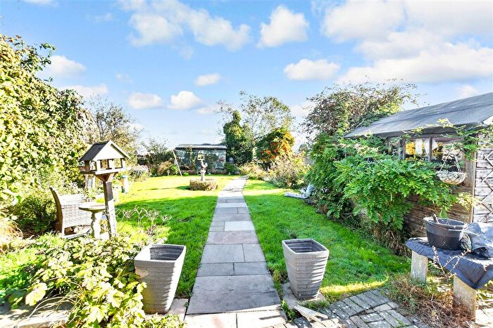 4 Bedroom Chalet For Sale In Dunes Road, Greatstone, Kent, TN28