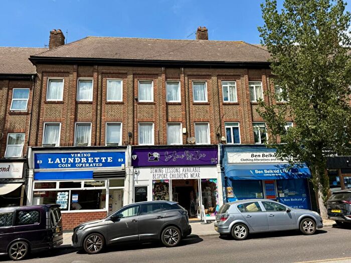 2 Bedroom Maisonette For Sale In Hamlet Court Road, Westcliff-on-sea, Southend-on-sea, SS0