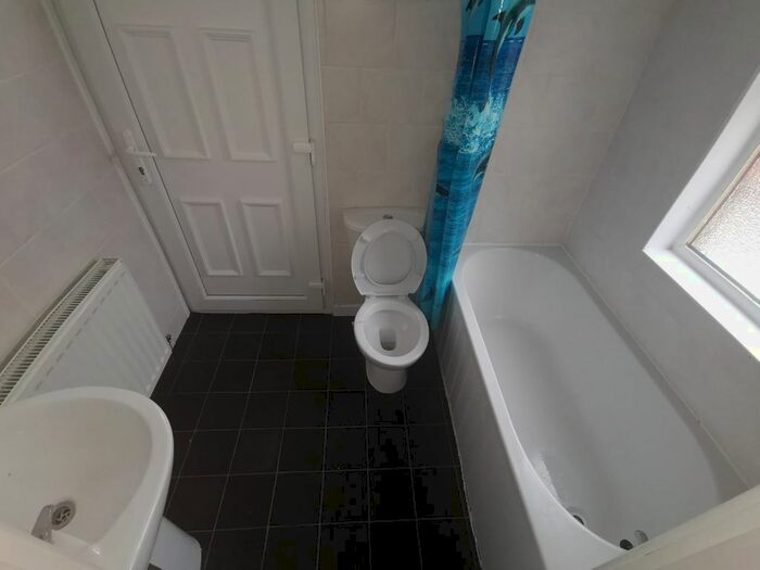 2 Bedroom Flat To Rent In Brinkburn Avenue, Gateshead, NE8