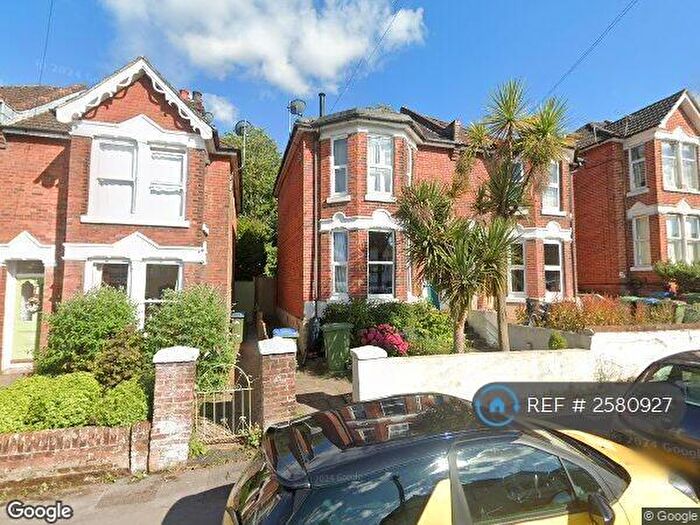 4 Bedroom Semi-Detached House To Rent In Hillside Avenue, Southampton, SO18