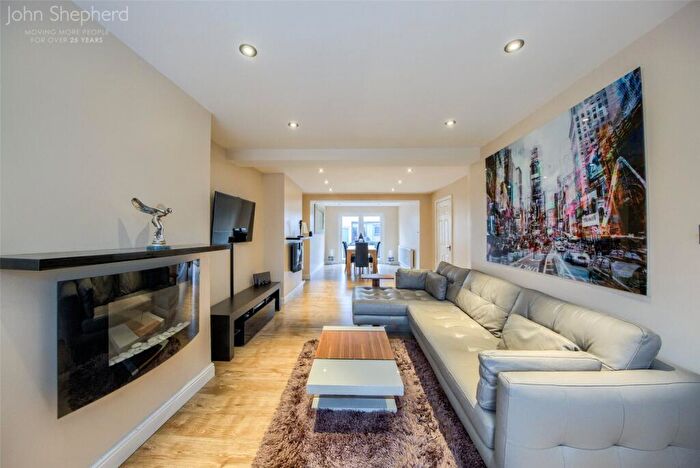 4 Bedroom Semi-Detached House For Sale In Widney Manor Road, Solihull, West Midlands, B91