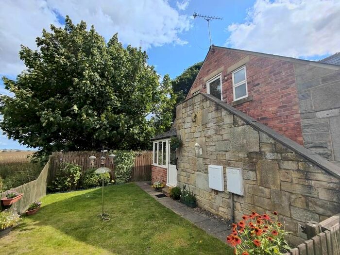 2 Bedroom Cottage To Rent In Blacksmiths Cottages, Grange Farm, Leeds Road, Wakefield, WF3
