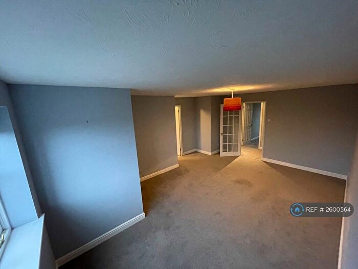 2 Bedroom Flat To Rent In Simms Gardens, London, N2