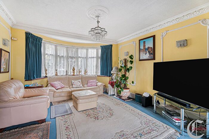5 Bedroom Property For Sale In Oakwood Avenue, N14