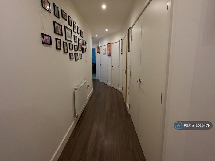 2 Bedroom Flat To Rent In Adenmore Road, London, SE6