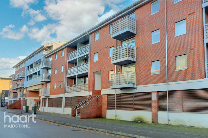 1 Bedroom Apartment For Sale In Kingfisher Meadow, Maidstone, ME16
