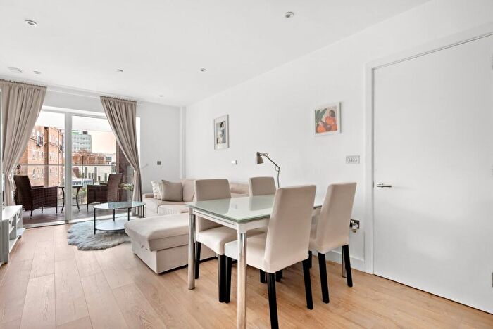 2 Bedroom Flat To Rent In Squire House, Camberwell Road, SE5