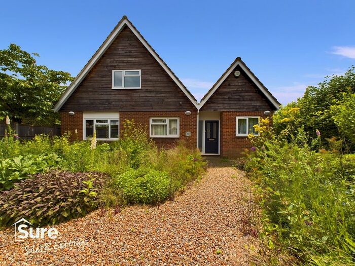 4 Bedroom Detached House To Rent In Penn Road, Park Street, St. Albans, Hertfordshire, AL2