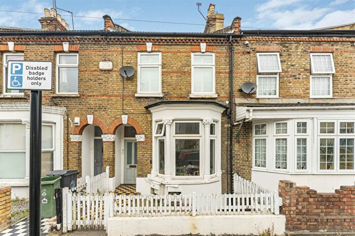 1 Bedroom Flat To Rent In Queens Road, Walthamstow, London, E17