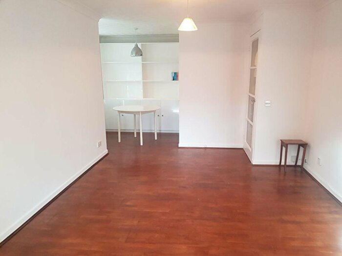 1 Bedroom Flat To Rent In Kingswood Drive, London, SE19