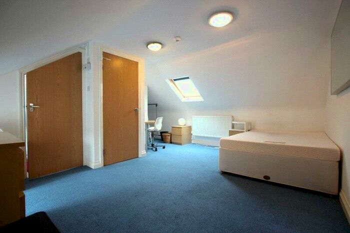 1 Bedroom Garage / Parking To Rent In Fishermans Drive, London, SE16