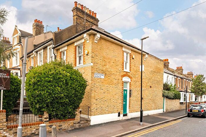 3 Bedroom End Of Terrace House For Sale In Victoria Way, Charlton, SE7