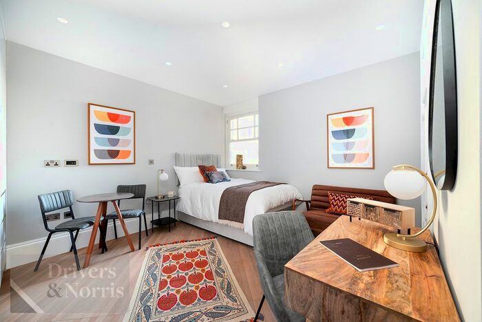 Studio To Rent In Montserrat Road, Putney, London, SW15