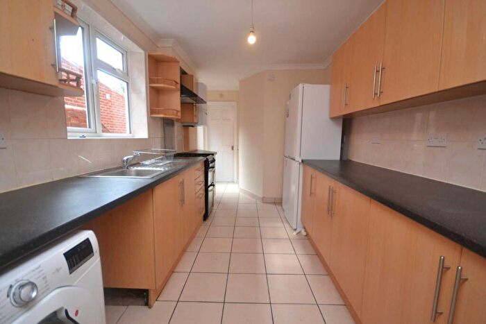 5 Bedroom Terraced House To Rent In Grange Avenue, University Area, RG6