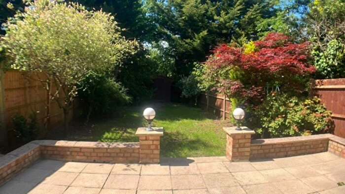 5 Bedroom Semi-Detached House To Rent In Nether Street, London, N3