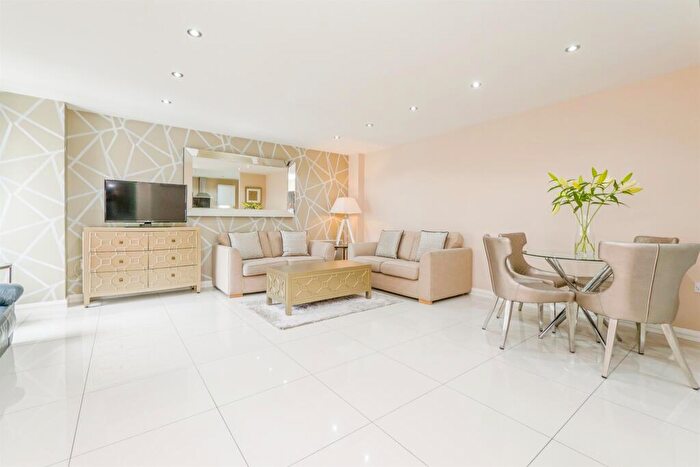2 Bedroom Apartment To Rent In Churchill Way, Cardiff, CF10