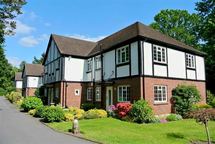 2 Bedroom Flat To Rent In Old Heath Road, Weybridge KT13