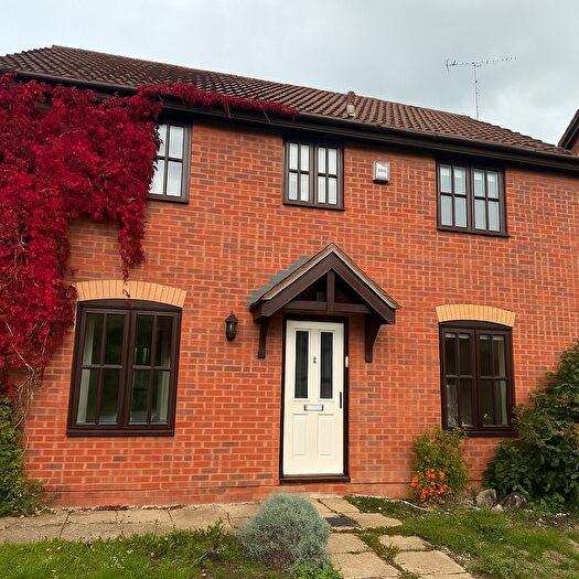 3 Bedroom House To Rent In Alstonefield, MK4