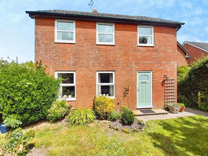3 Bedroom Detached House For Sale In Bridge Street, Fordingbridge, SP6