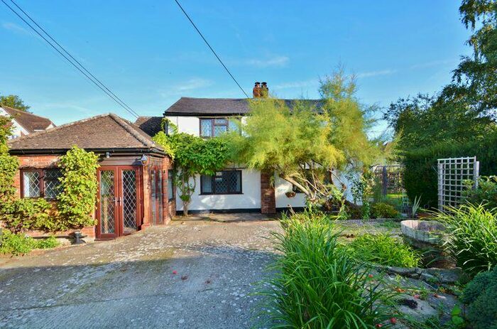 3 Bedroom Detached House For Sale In Box Tree Lane, Postcombe, OX9