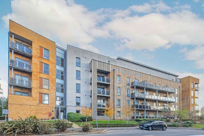 1 Bedroom Flat To Rent In St. Georges Grove, London, SW17