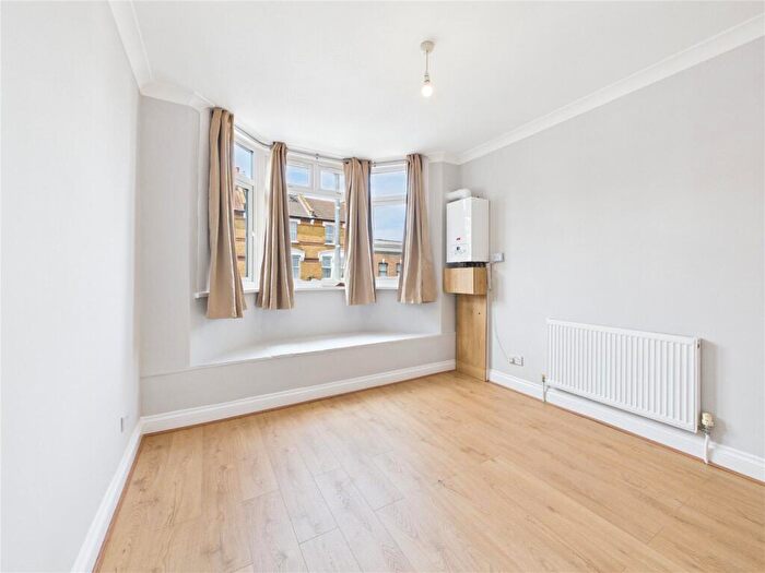 1 Bedroom Flat To Rent In Upton Lane, Forest Gate, E7