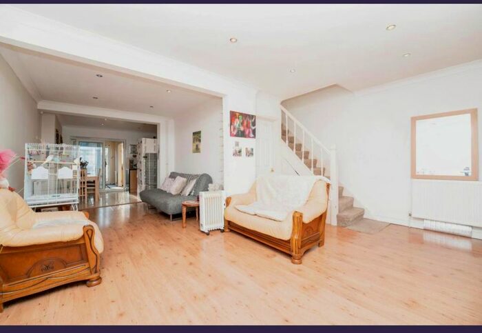 3 Bedroom End Of Terrace House For Sale In Penbury Road, Southall, UB2