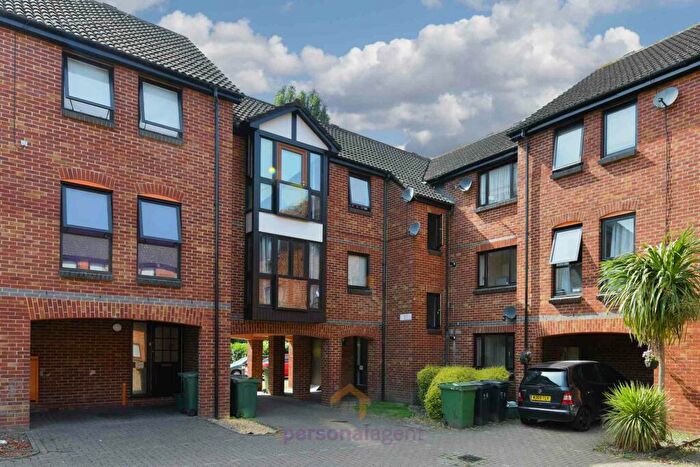 Studio To Rent In Farriers Road, Epsom, KT17