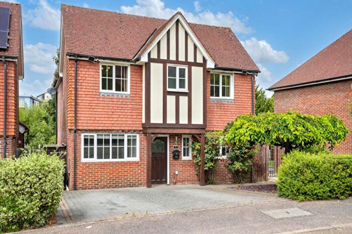 4 Bedroom Detached House For Sale In College Avenue, Maidstone, ME15